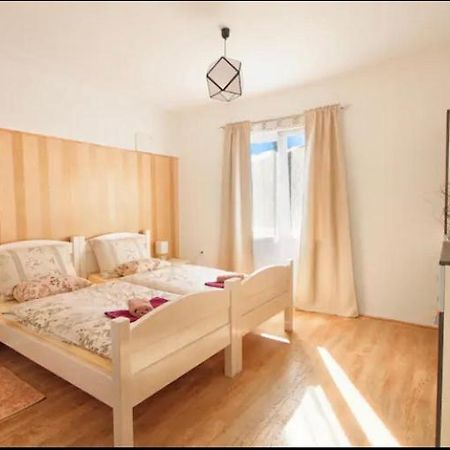 Rooms Bobic Licko Petrovo Selo Esterno foto