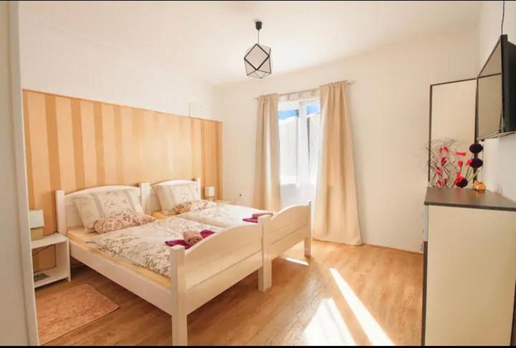 Rooms Bobic Licko Petrovo Selo Esterno foto