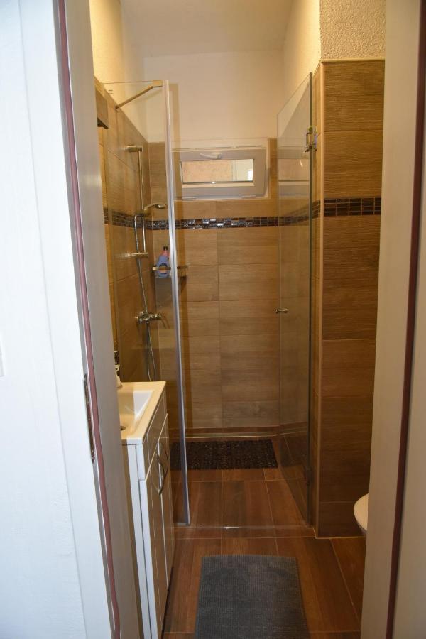 Rooms Bobic Licko Petrovo Selo Esterno foto