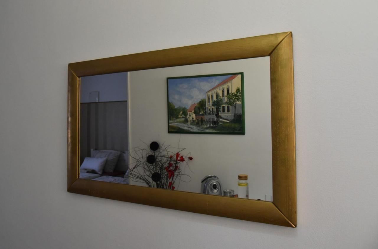 Rooms Bobic Licko Petrovo Selo Esterno foto